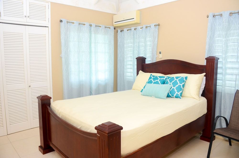 Richmond Villa Rental Management Signature Villa, 3 Bedrooms, Garden View, Courtyard Area 2