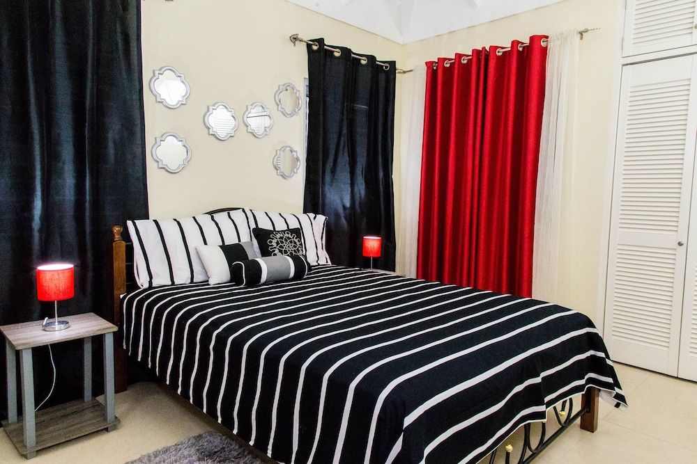 Richmond Villa Rental Management Luxury Villa, 3 Bedrooms, Garden View, Courtyard Area 3