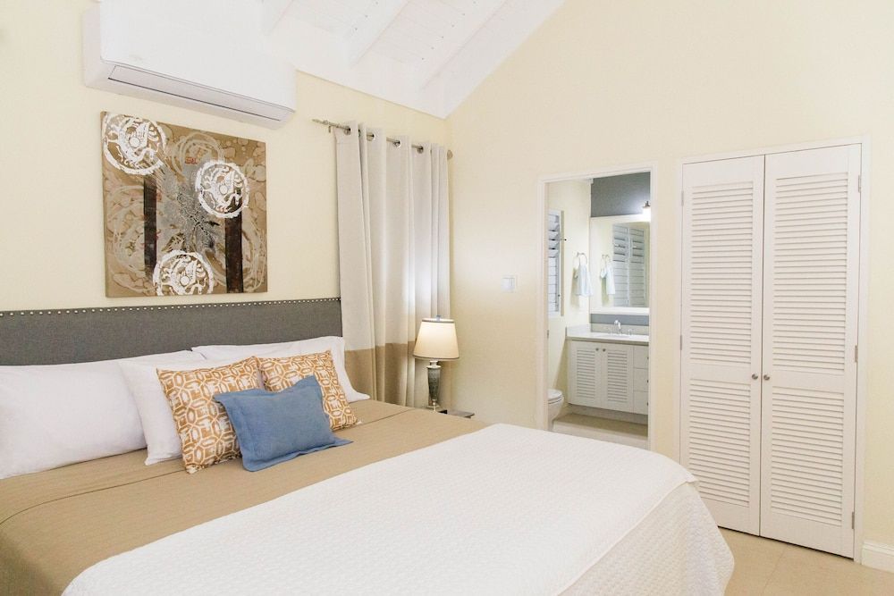 Richmond Villa Rental Management Luxury Villa, 3 Bedrooms, Garden View, Courtyard Area 7