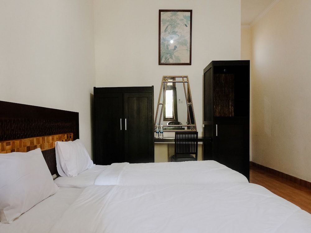 Hotel Mahkota Plengkung Deluxe Twin Room 5