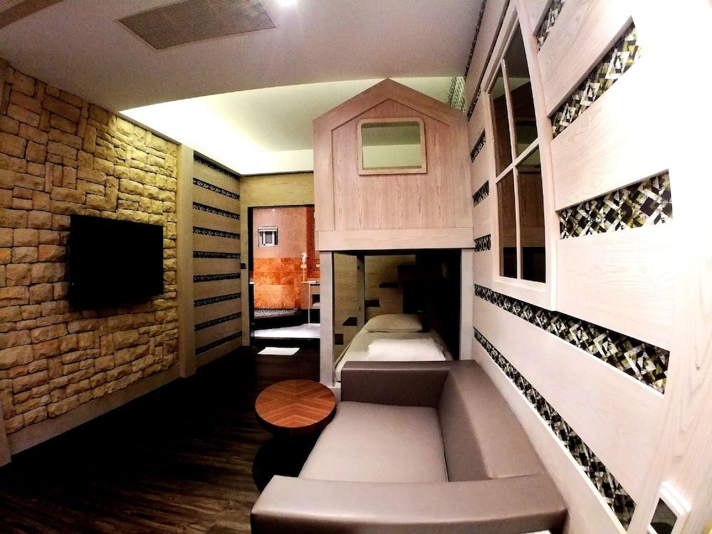 SongXiaMotel Family Quadruple Room 8