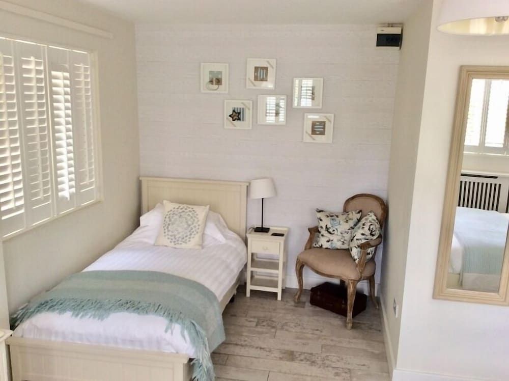 The Beach House Family Room (Pet Friendly) 3