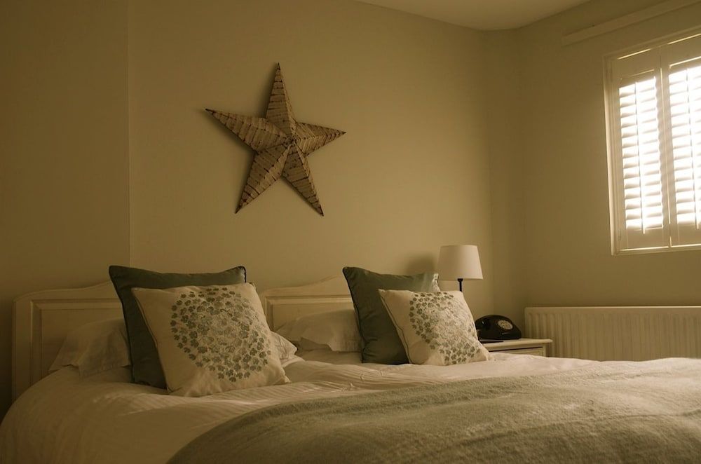 The Beach House Family Room (Pet Friendly) 2