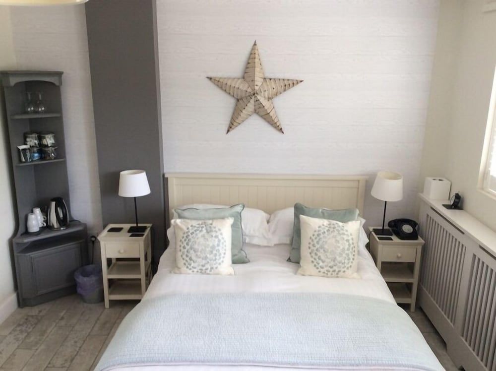 The Beach House Family Room (Pet Friendly) 4