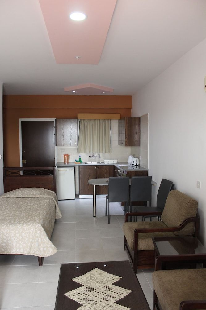 Petsas Apartments & Tavern Apartment, 1 Bedroom, Mountain View 12