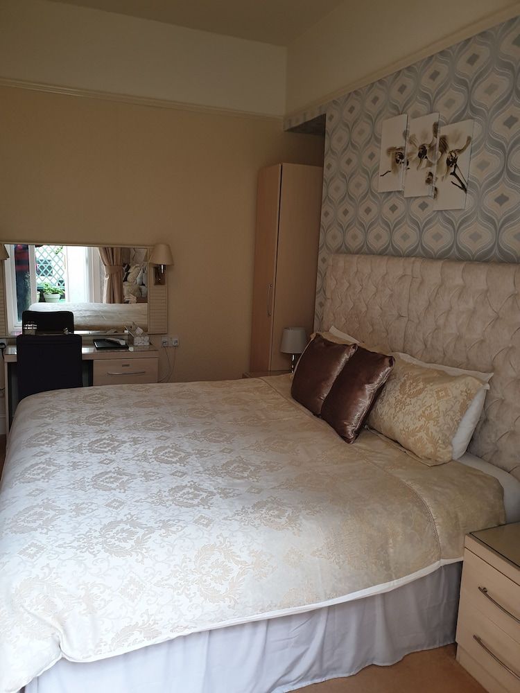 The Sands Hotel Deluxe Twin Room, Ground Floor (Room 1) 5