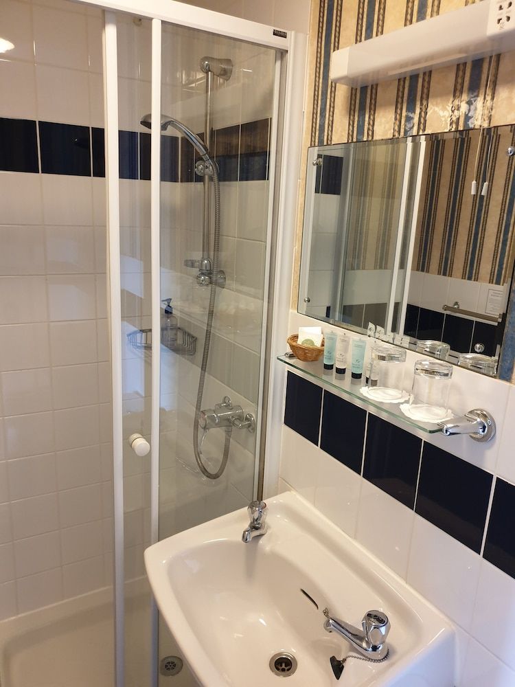 The Sands Hotel Classic Double Room, Sea View (Room 2) 6