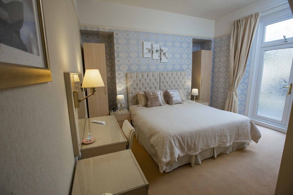 The Sands Hotel Deluxe Twin Room, Ground Floor (Room 1) 3