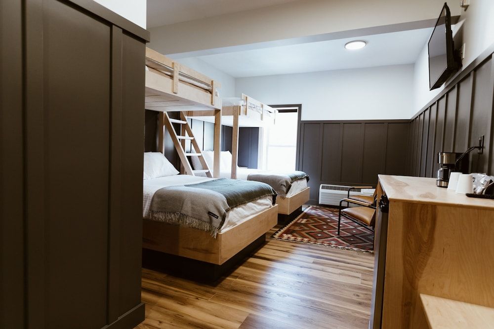 The Flying Steamshovel Inn Exclusive Triple Room, Refrigerator