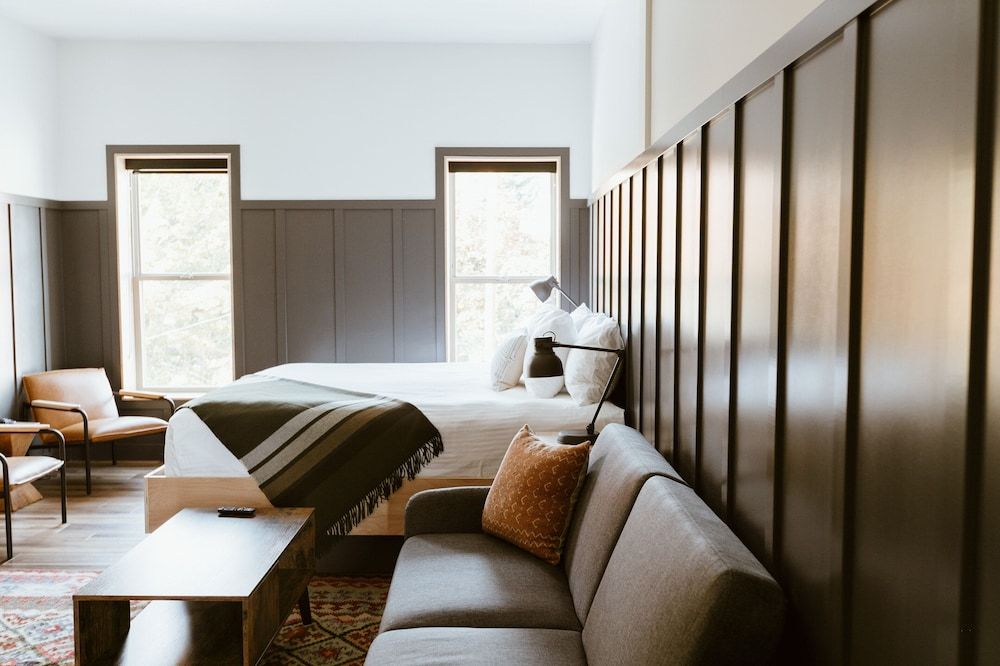 The Flying Steamshovel Inn