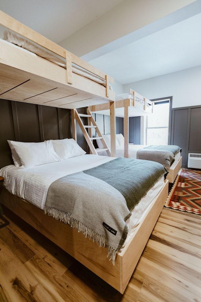 The Flying Steamshovel Inn Exclusive Triple Room, Refrigerator 3