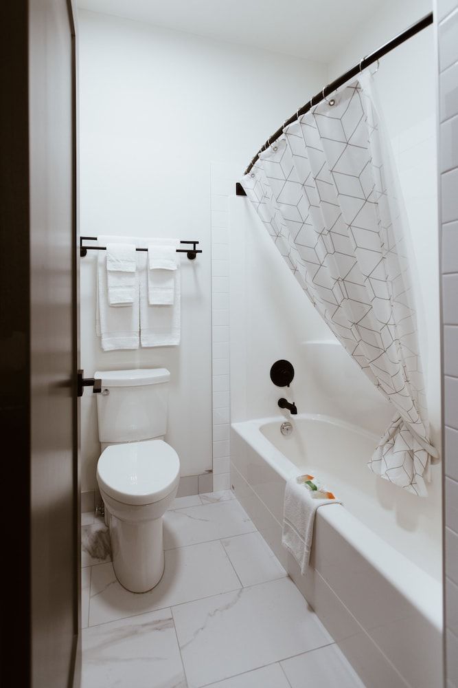 The Flying Steamshovel Inn Exclusive Room, 2 Double Beds, Refrigerator 8