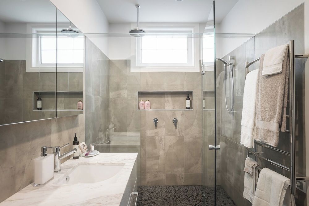 Noah's Deluxe Double Room, 1 King Bed, Non Smoking 4