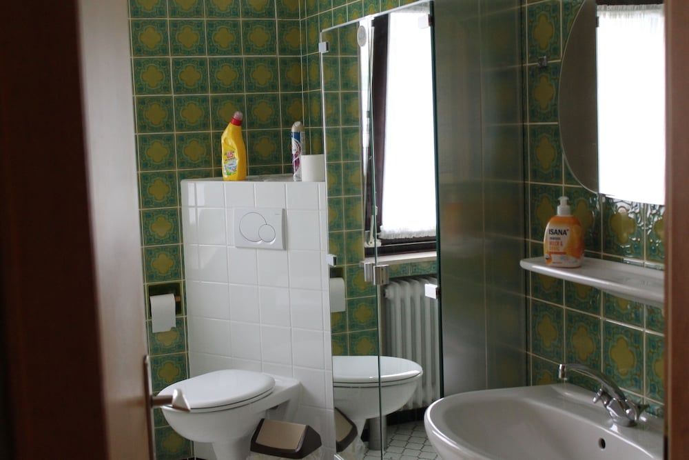Hotel Haus Erlen Basic Single Room, Shared Bathroom 2