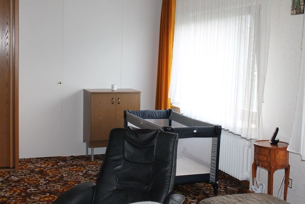 Hotel Haus Erlen Basic Single Room, Shared Bathroom 3