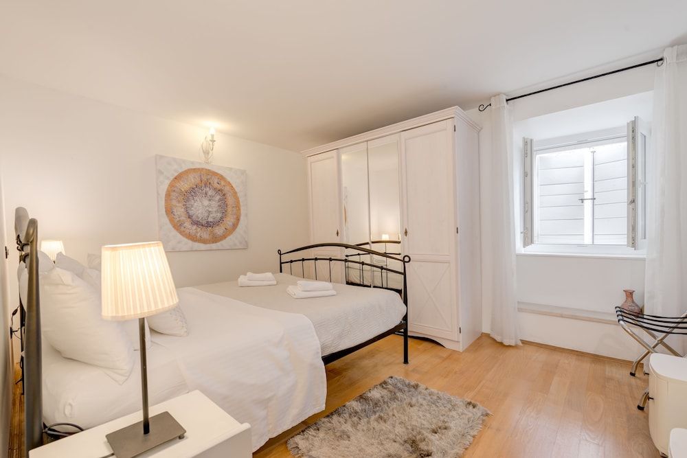 undefined Aurum Templi Suites 9