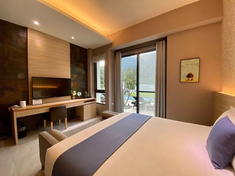 Follow the Cloud B&B Elite Double Room, 1 Queen Bed, Accessible, Mountain View 3