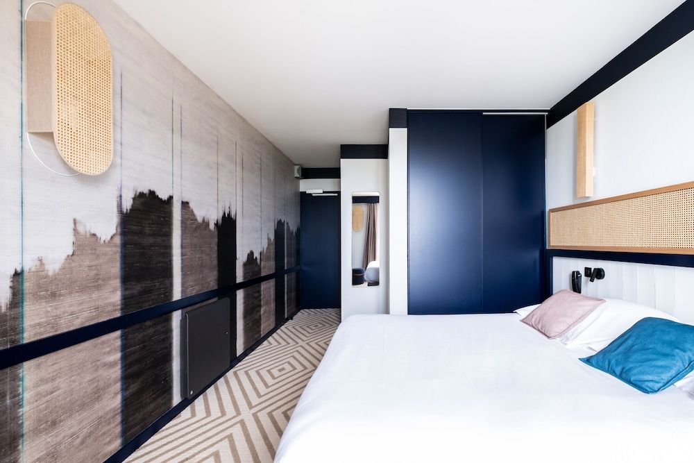 Standard Triple Room, 1 Queen Bed with Sofa bed, Partial Sea View