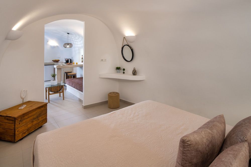 Aegean Mist Suite with Indoor Hot Tub (Canava) 6