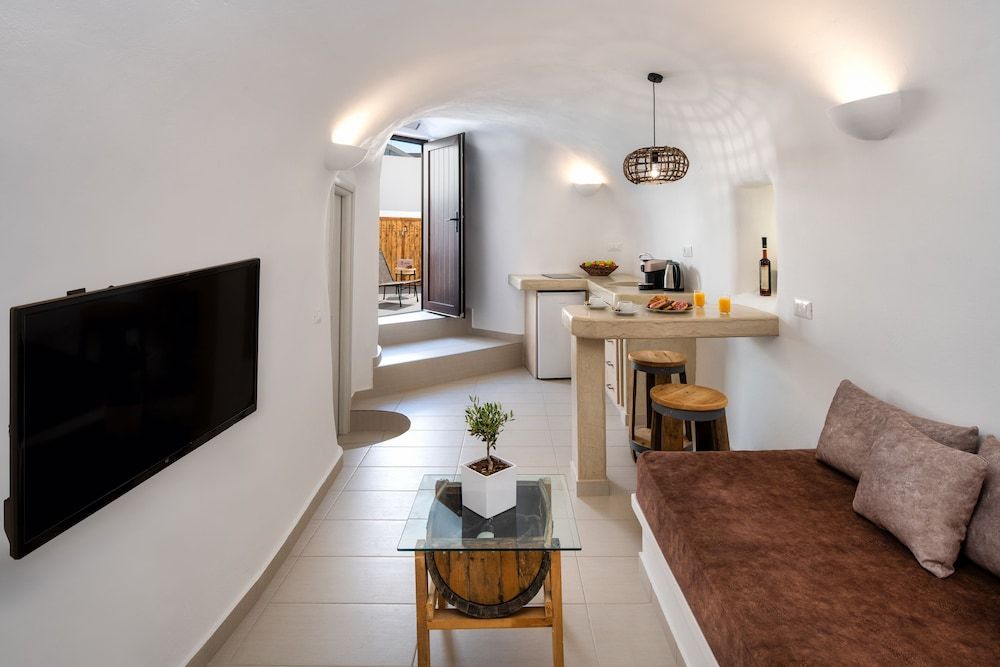 Aegean Mist Suite with Indoor Hot Tub (Canava) 8