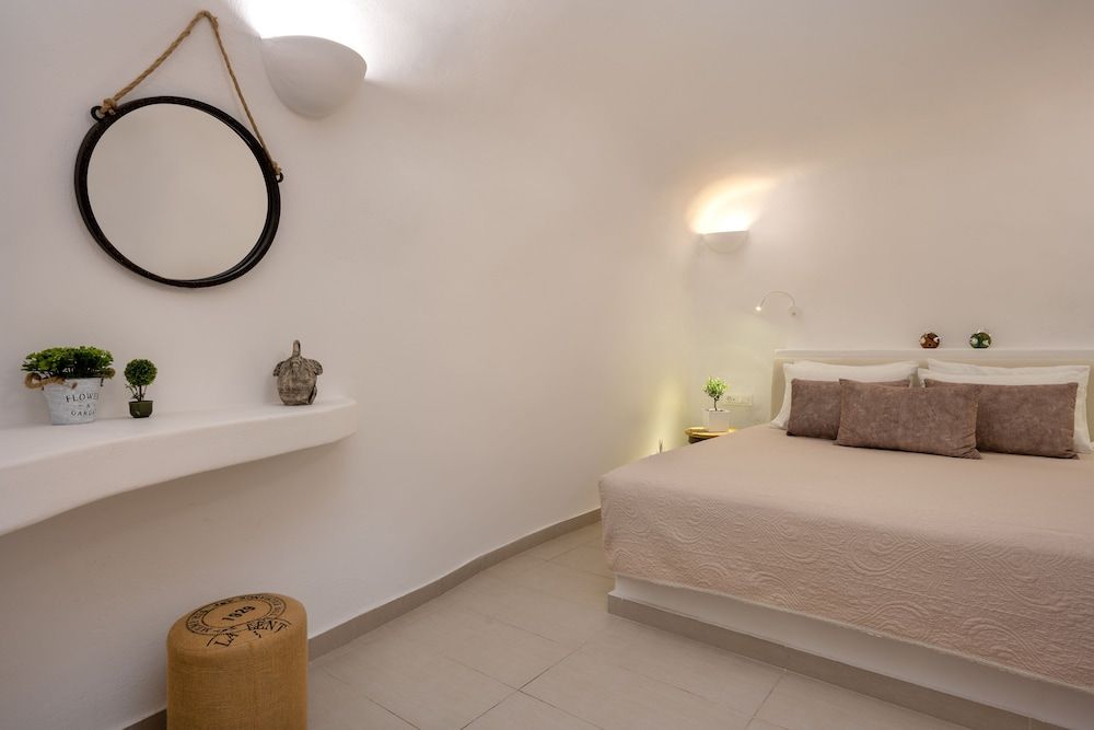 Aegean Mist Suite with Indoor Hot Tub (Canava) 7