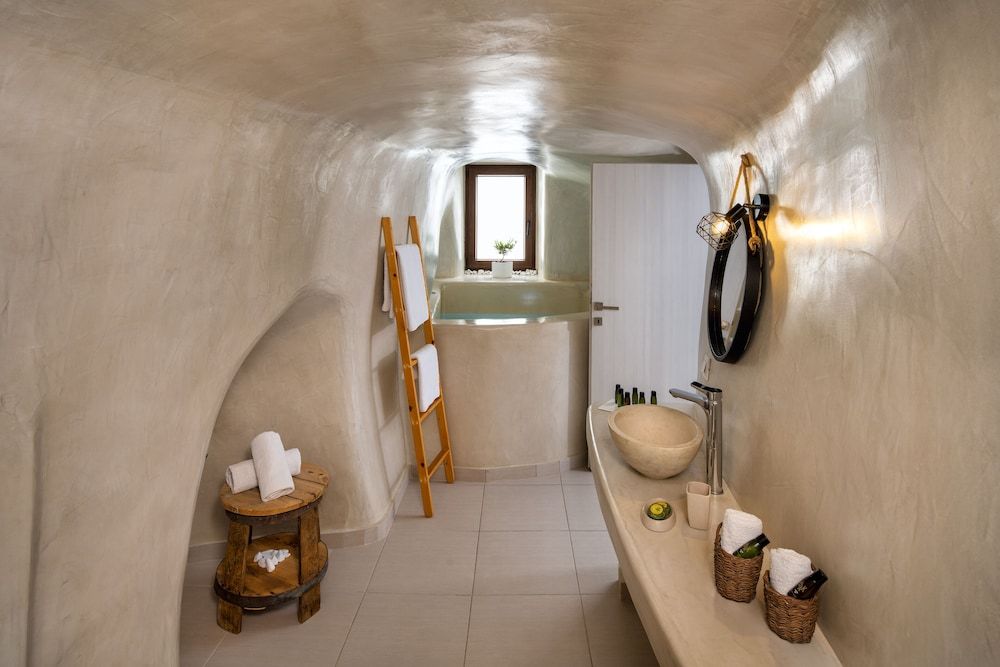 Aegean Mist Suite with Indoor Hot Tub (Canava) 4