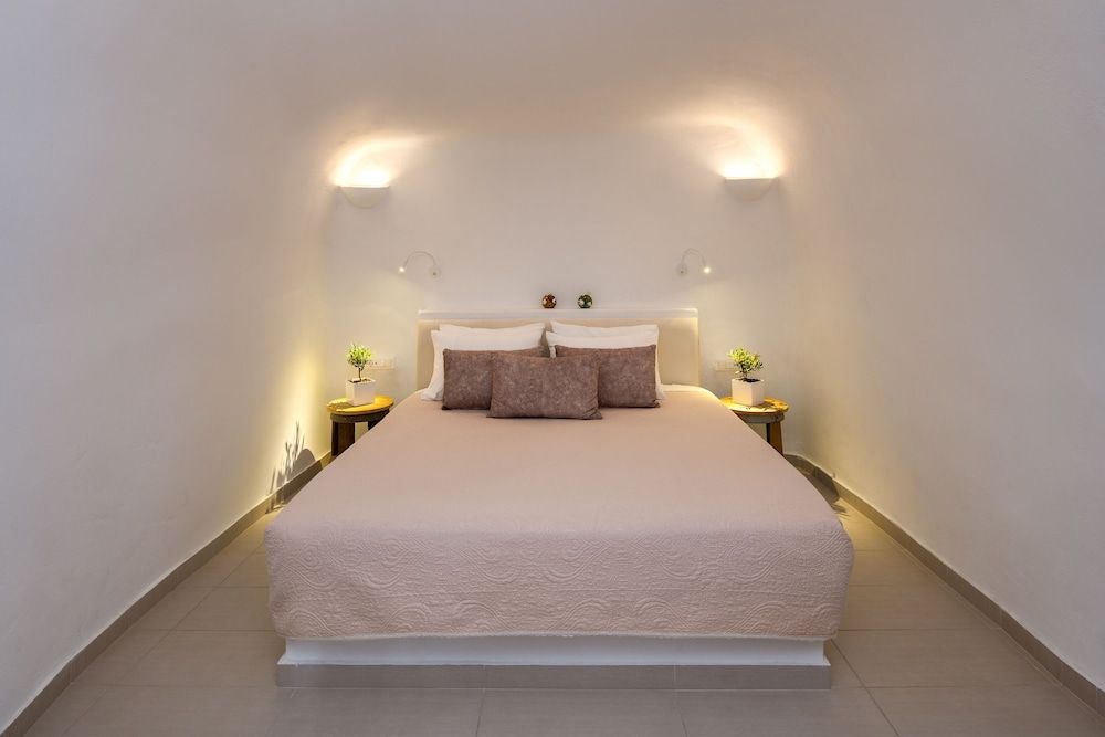 Aegean Mist Suite with Indoor Hot Tub (Canava) 2