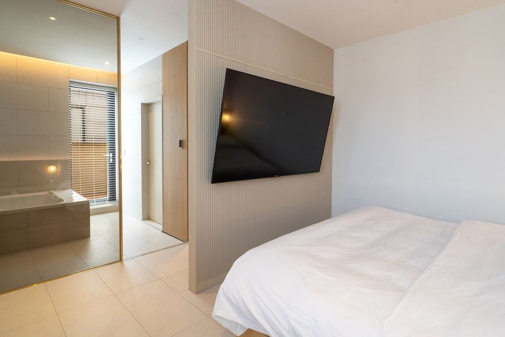 Goyang Hotel Yuji Junior Suite, City View