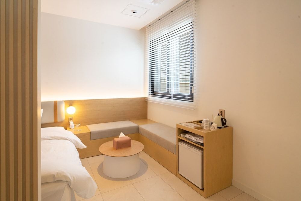 Goyang Hotel Yuji Junior Suite, City View 10