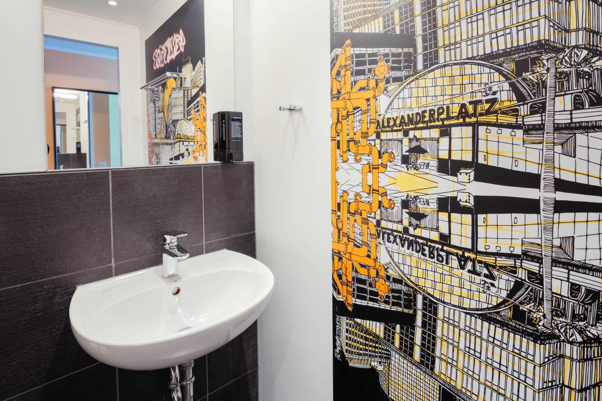 Generator Berlin Alexanderplatz Bed in 4-Bed Dormitory Room