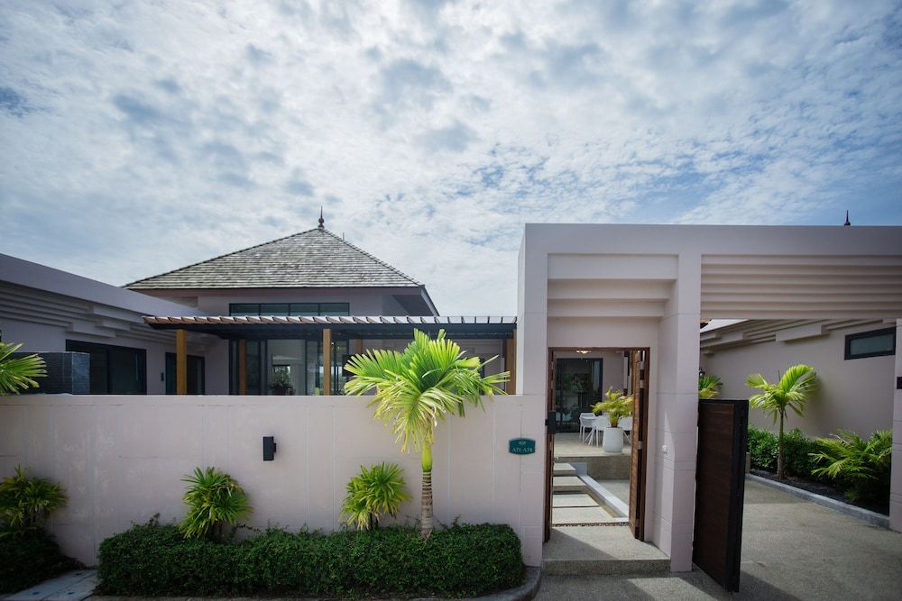 undefined Gold Chariot Pool Villa 8