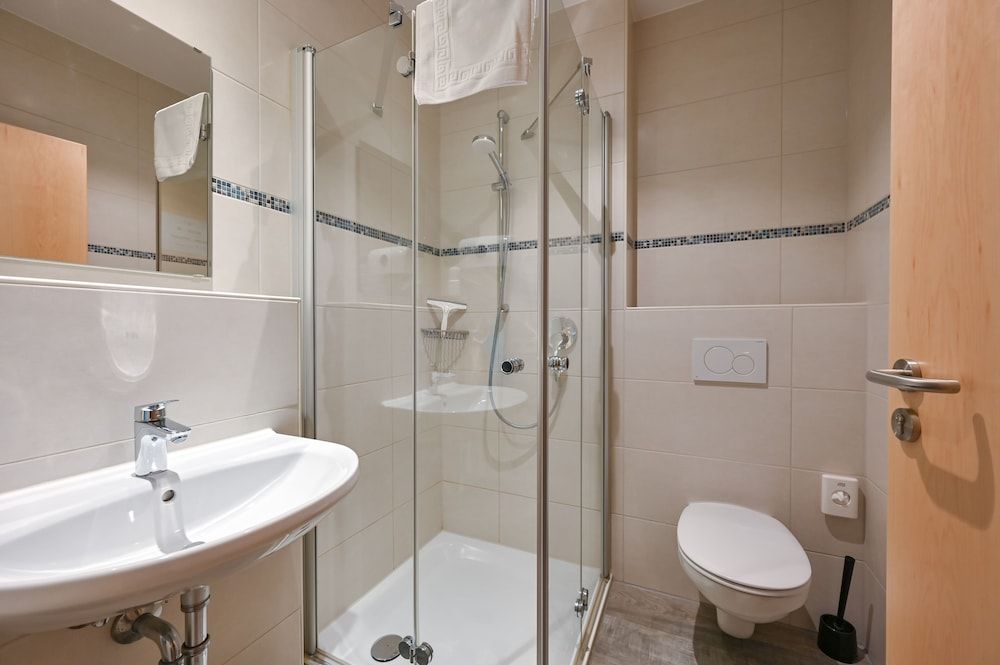 Rote Villa Füssen Quadruple Room, Shared Bathroom 2