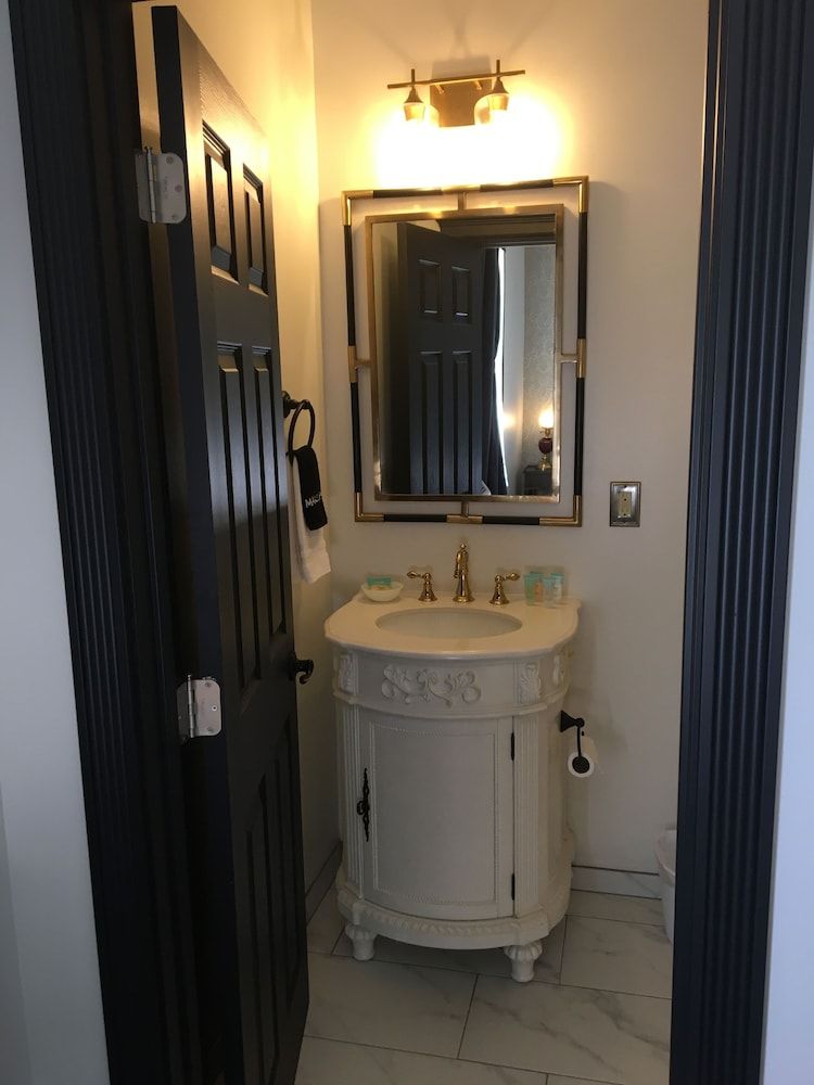 Hotel Stevenson Room 1 2