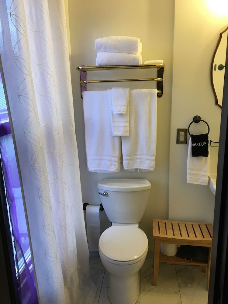 Hotel Stevenson Room 7 4