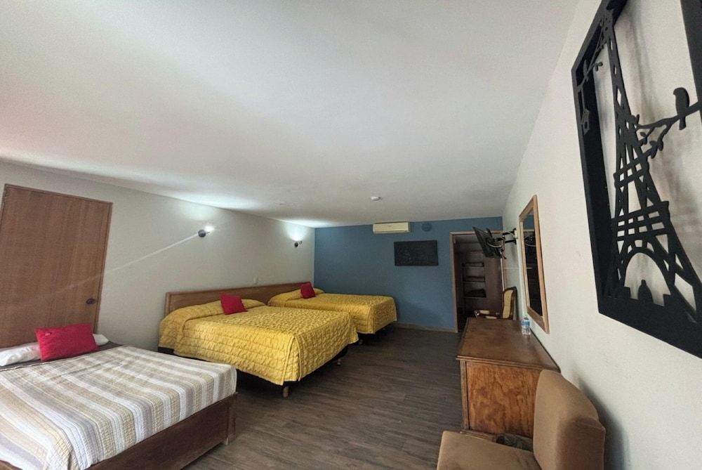 Capital O Gran Hotel Campestre Standard Room (Quintuple)