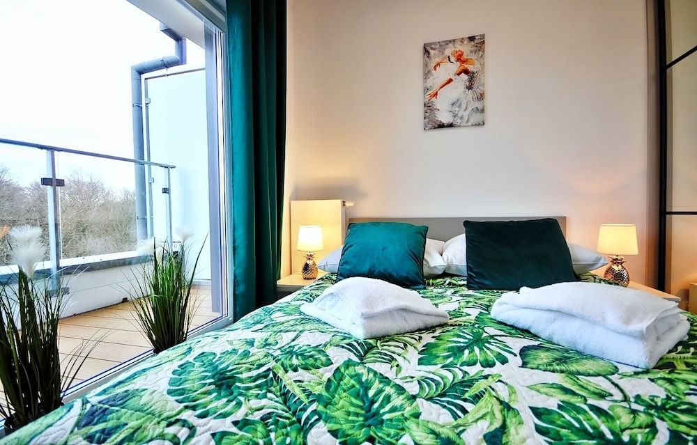 Deluxe Apartment, 1 Queen Bed with Sofa bed, Pool Access, Partial Sea View (NT C605)