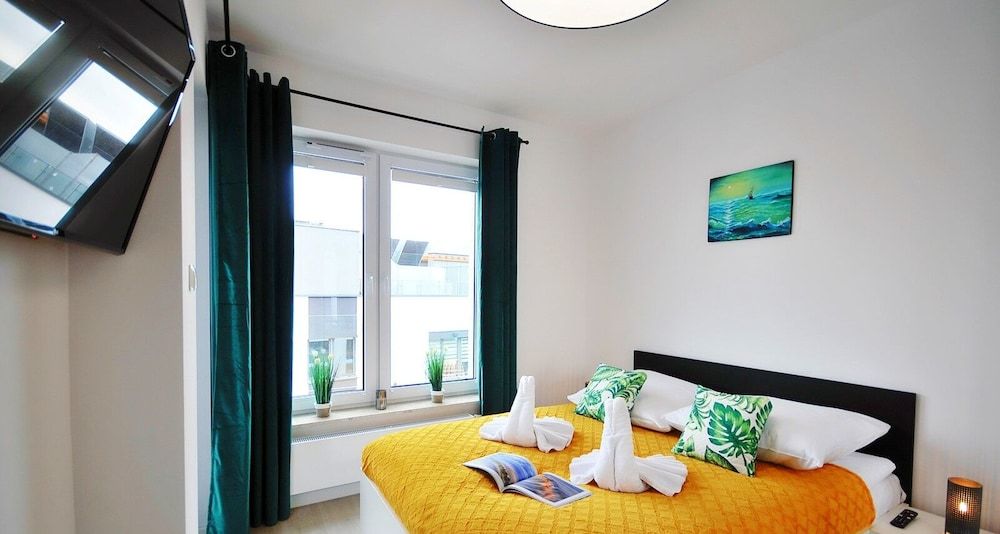 Deluxe Apartment, 1 Queen Bed with Sofa bed, Pool Access, Pool View (NTC615)