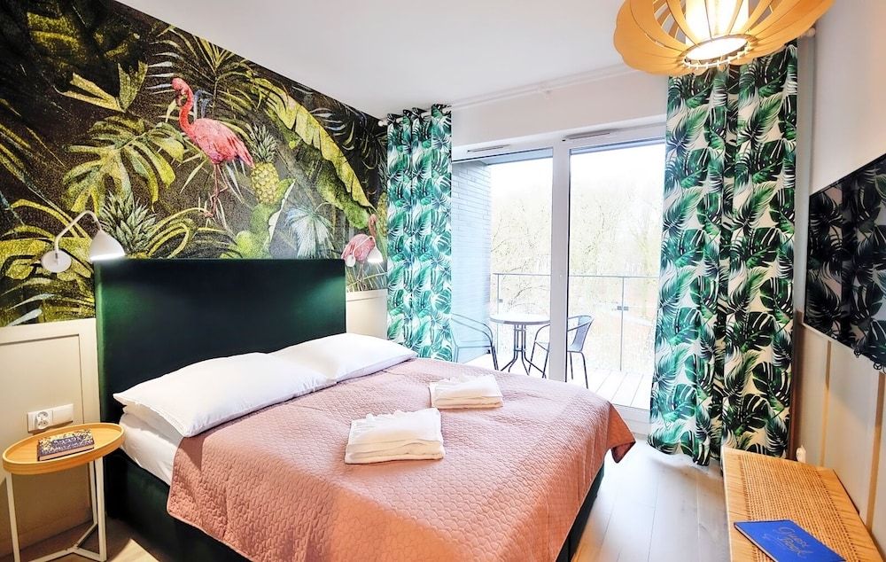 Family Apartment, Multiple Beds, Pool Access, Park View (NT C207)