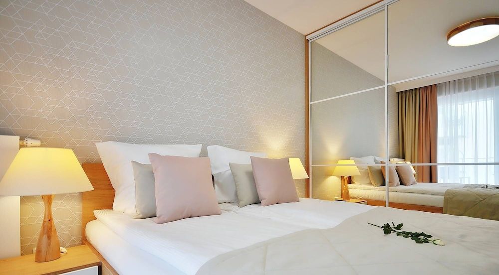 Family Apartment, Multiple Beds, Pool Access (NTC401)