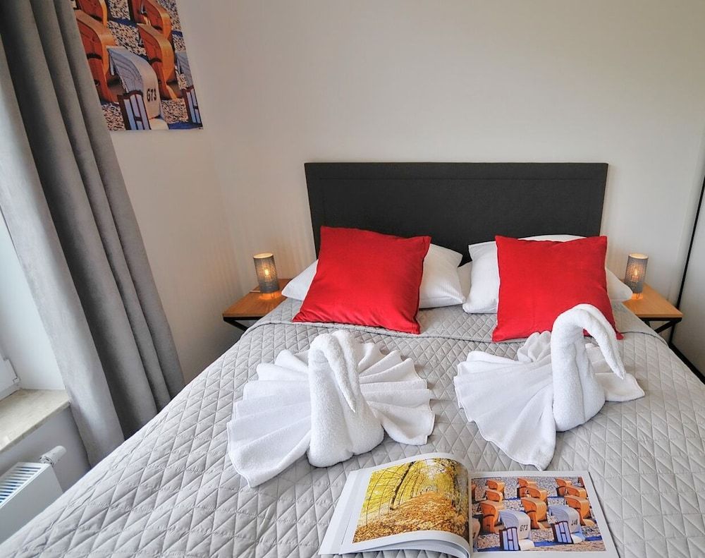 Deluxe Apartment, 1 Queen Bed with Sofa bed, Pool Access, Park View (NTC409)
