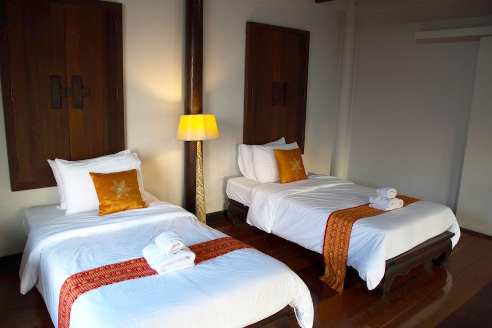 Deluxe Room (River Front)