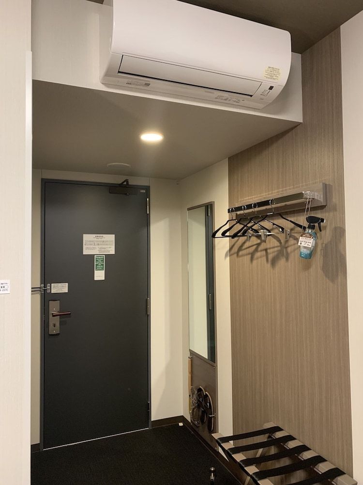 Single Room, Smoking