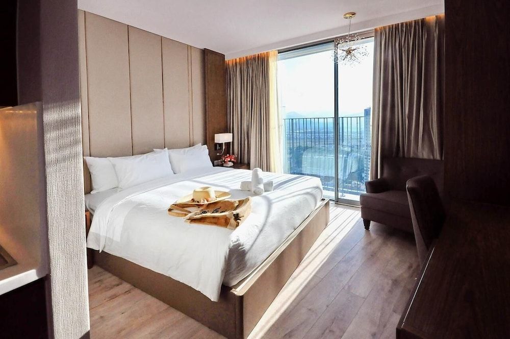 Deluxe Double Room, 1 King Bed, City View