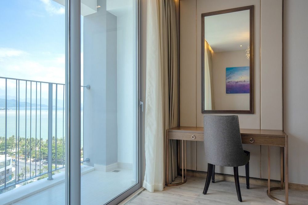 Premium Double Room, 1 King Bed, Partial Sea View