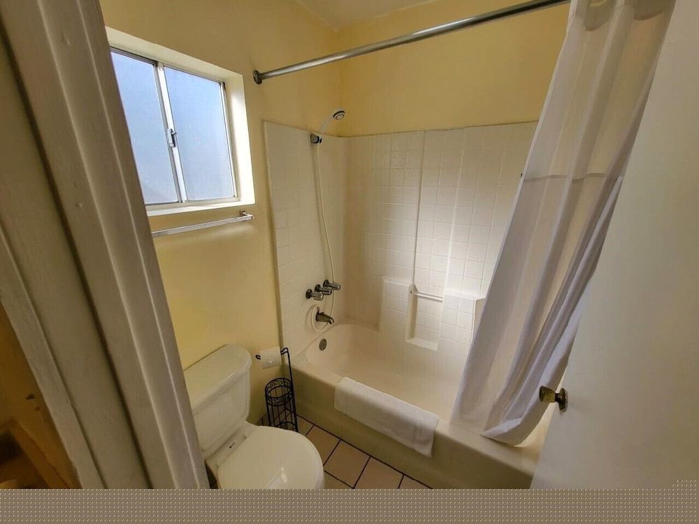 Rose's Motel Premium Room, 1 King Bed, Non Smoking 6