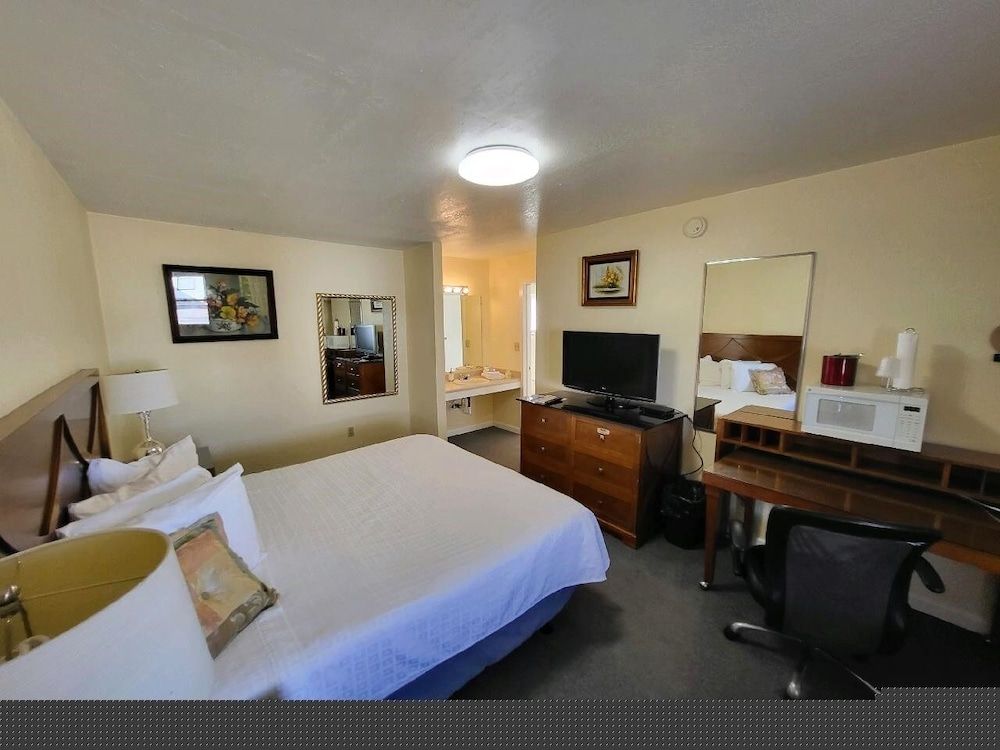 Rose's Motel Premium Room, 1 King Bed, Non Smoking 3
