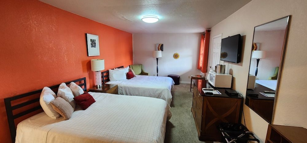 Rose's Motel Premier Room, 2 Queen Beds, Non Smoking 2