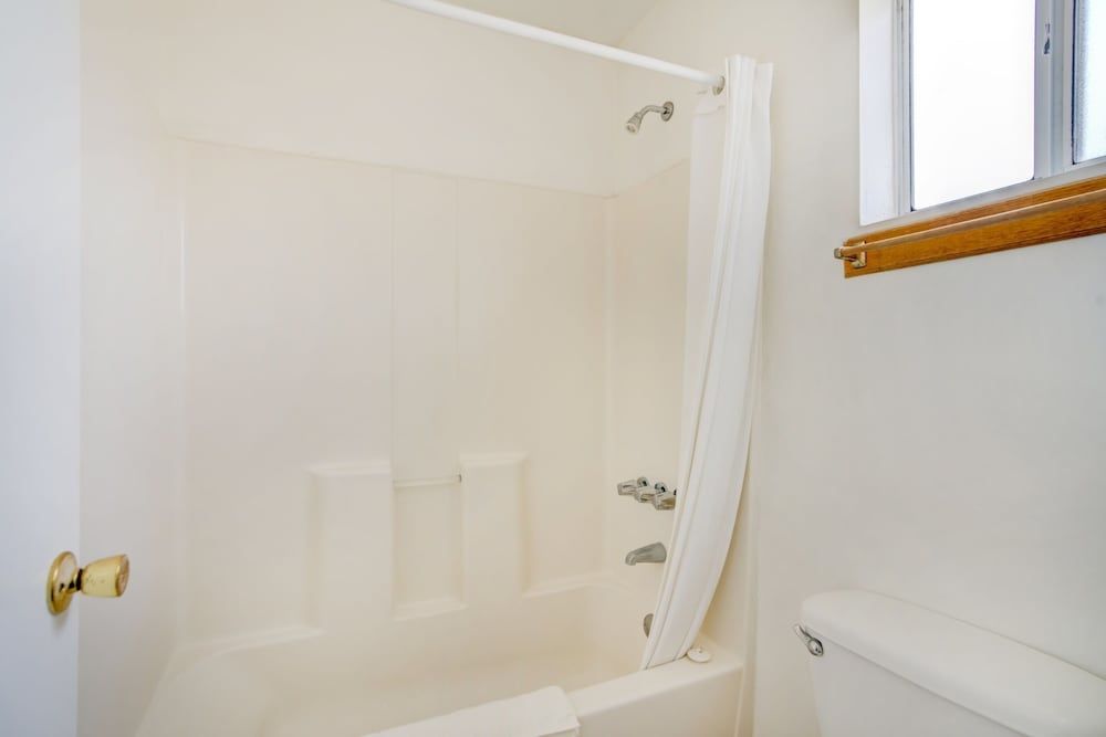 Rose's Motel Premier Room, 2 Queen Beds, Non Smoking 6