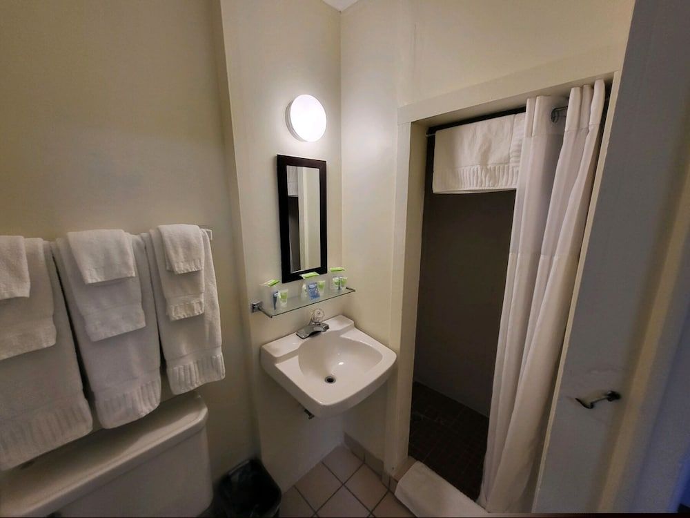 Rose's Motel Family Triple Room, Multiple Beds, Non Smoking 3