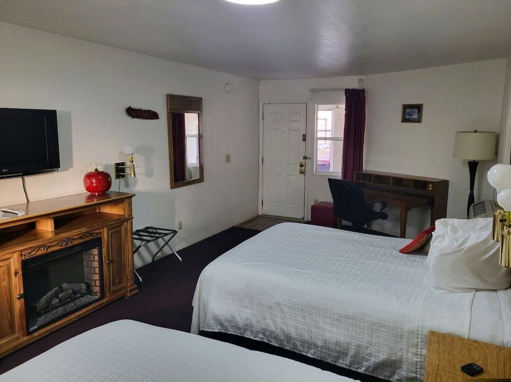 Rose's Motel Premier Room, 2 Queen Beds, Non Smoking 5